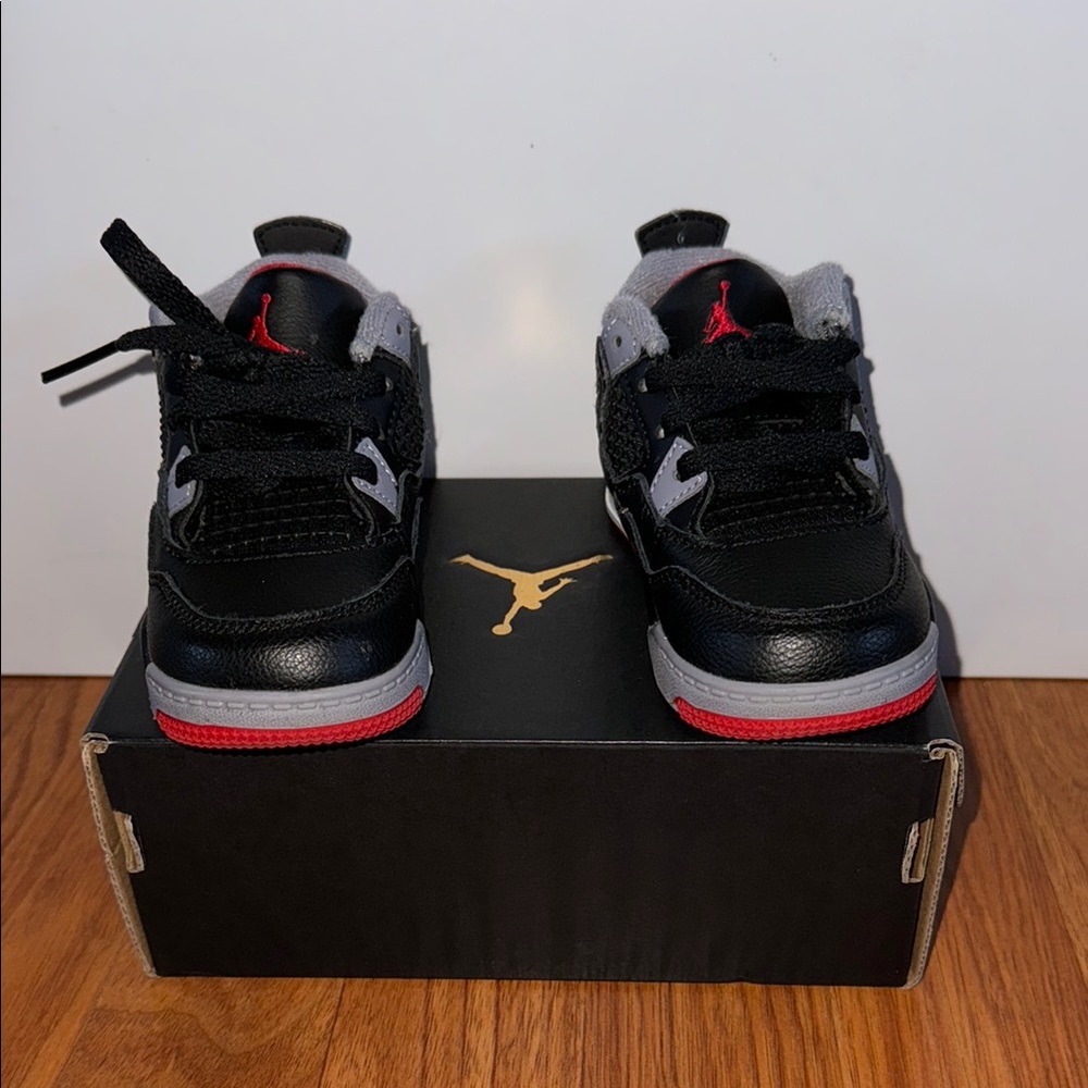 Sale! 📣EUC Jordan 4 Retro Kids Black and Red Sneakers